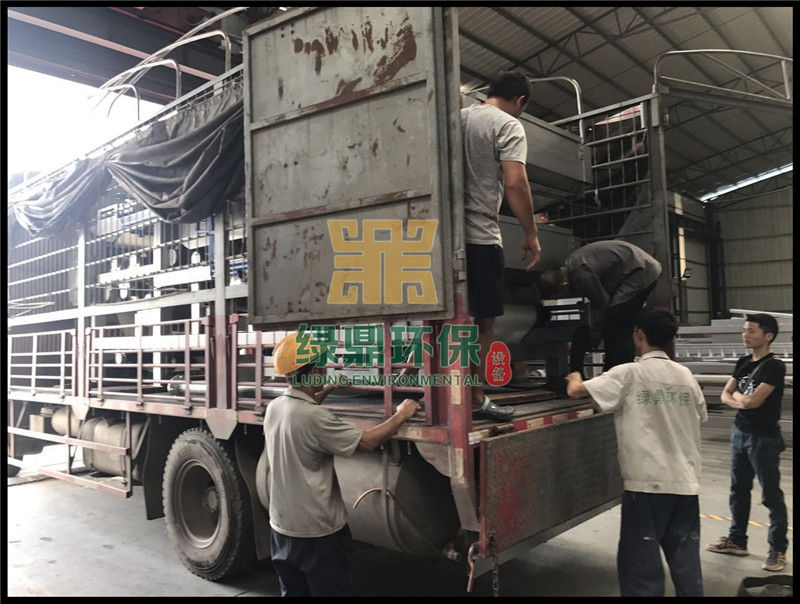 帶式壓濾機(jī)發(fā)往鉆孔樁廢漿處理工程 1